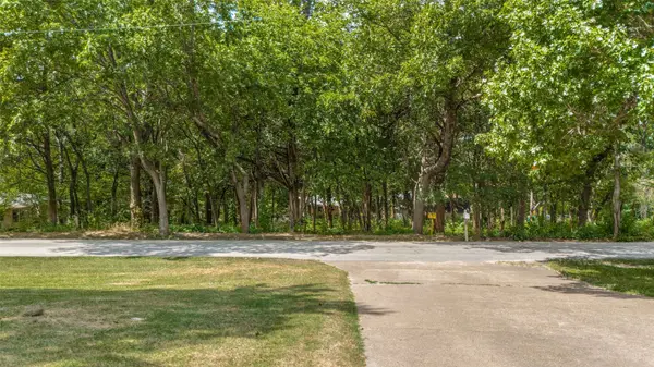 1002 Tanglewood DR, Cedar Hill, TX 75104