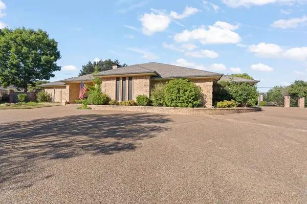 1605 Heather CT, Cleburne, TX 76033