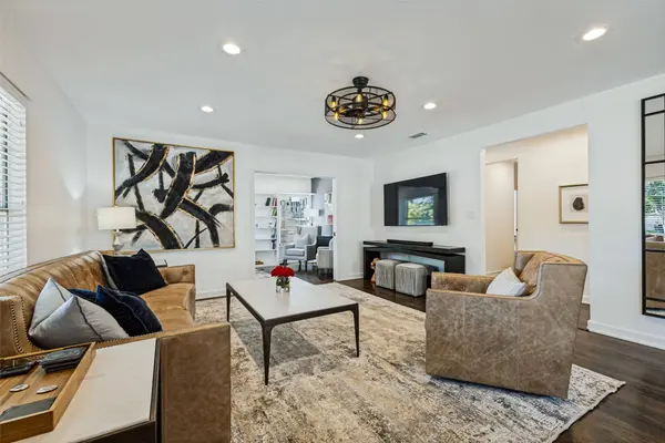 8723 Glencrest LN, Dallas, TX 75209