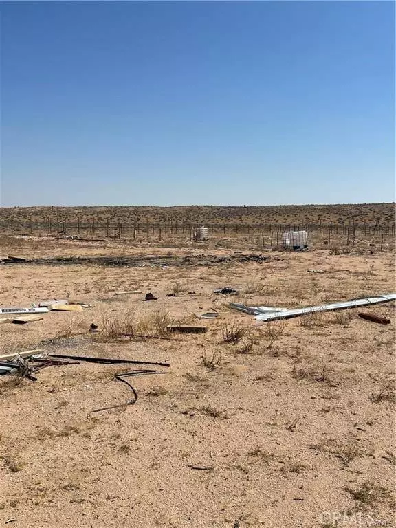 1 N Buckthorne RD, Helendale, CA 92342