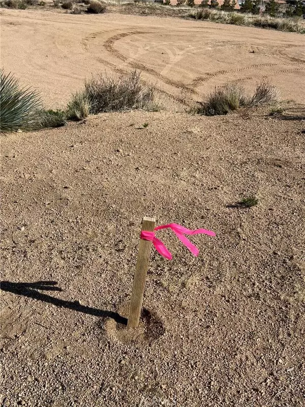 23 Outpost RD, Apple Valley, CA 92308