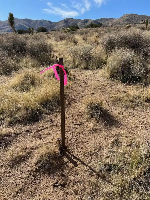 23 Outpost RD, Apple Valley, CA 92308