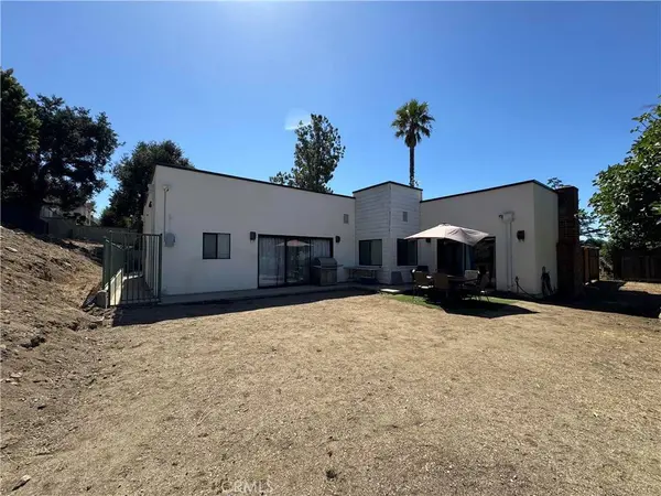 3215 Fairpoint, Pasadena, CA 91107