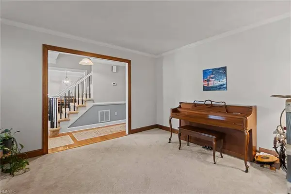 1006 Grantham LN, Chesapeake, VA 23322