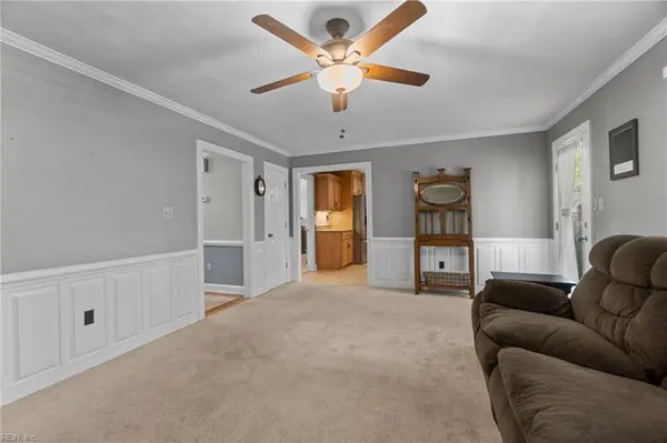 1006 Grantham LN, Chesapeake, VA 23322