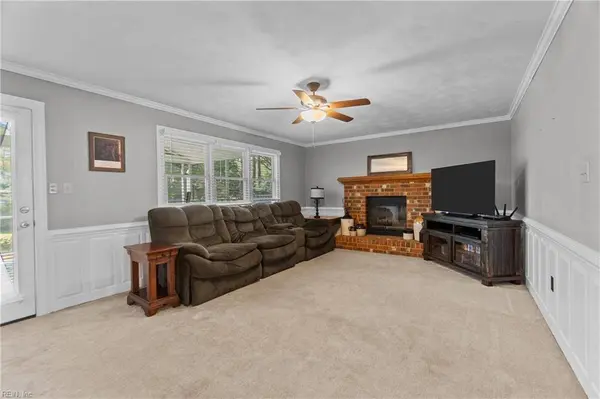 1006 Grantham LN, Chesapeake, VA 23322