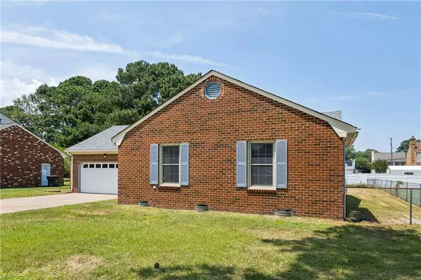 9 Wooded Hill DR, Hampton, VA 23669