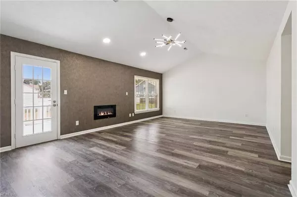 9 Wooded Hill DR, Hampton, VA 23669