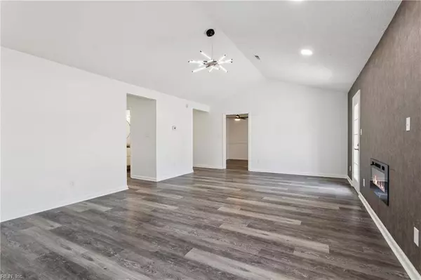 9 Wooded Hill DR, Hampton, VA 23669