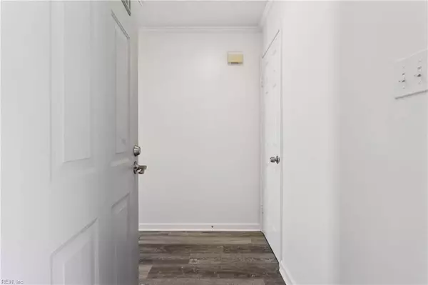 9 Wooded Hill DR, Hampton, VA 23669