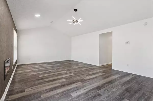 9 Wooded Hill DR, Hampton, VA 23669