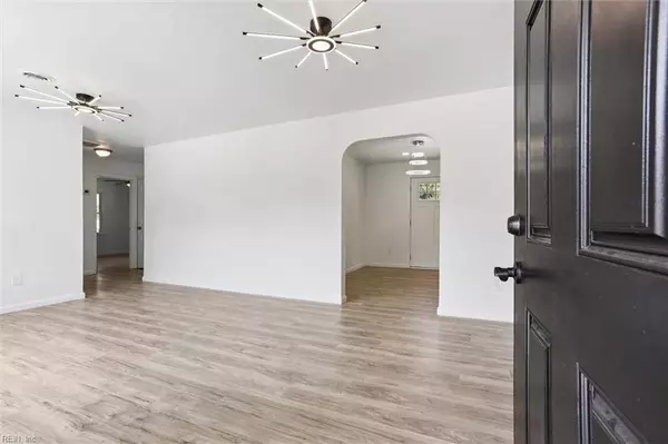 88 Wheatland DR, Hampton, VA 23666