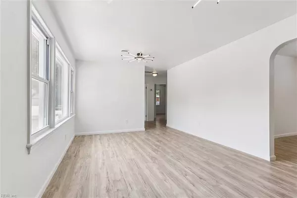 88 Wheatland DR, Hampton, VA 23666