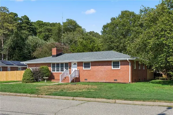 78 Ferguson LN, Newport News, VA 23601