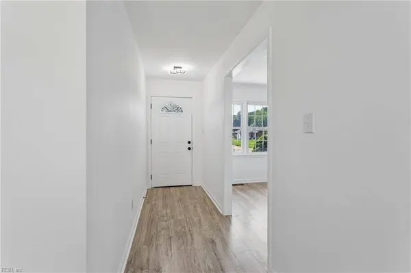 78 Ferguson LN, Newport News, VA 23601