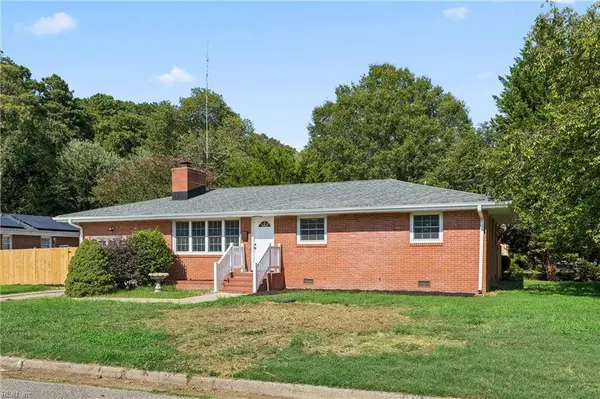 78 Ferguson LN, Newport News, VA 23601