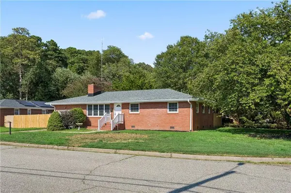 78 Ferguson LN, Newport News, VA 23601