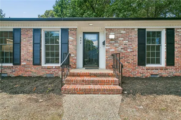 682 Village Green PW, Newport News, VA 23602