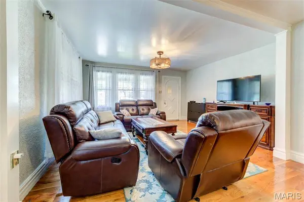1436 Telegraph RD, St Louis, MO 63125
