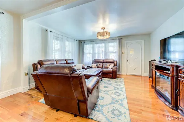 1436 Telegraph RD, St Louis, MO 63125