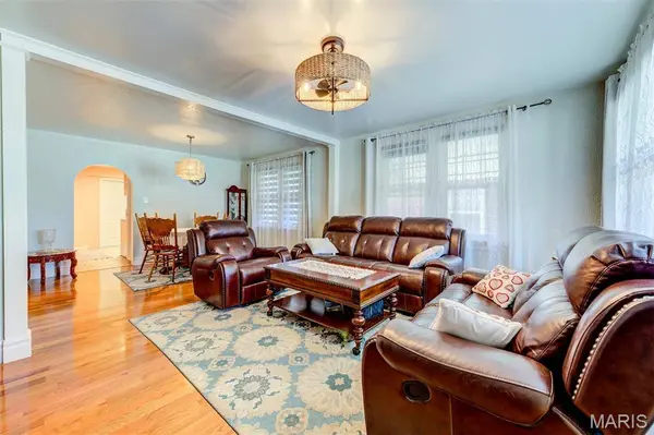 1436 Telegraph RD, St Louis, MO 63125