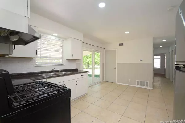 343 Goodhue, San Antonio, TX 78218