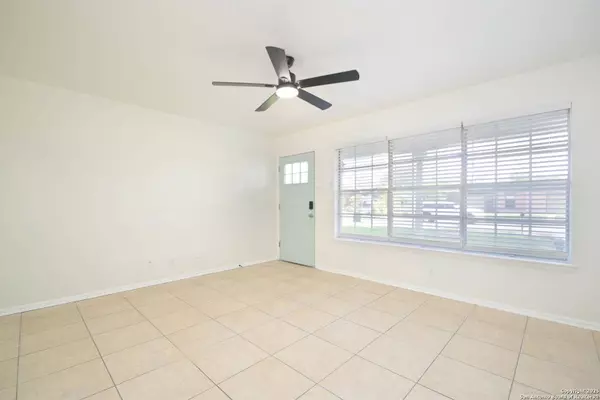 343 Goodhue, San Antonio, TX 78218