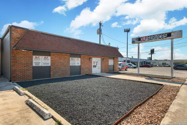 8402 Speedway Dr, San Antonio, TX 78230