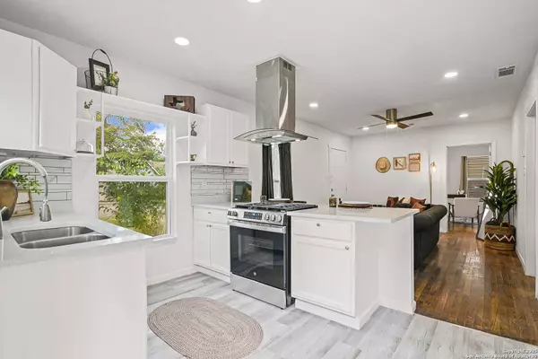 1634 Ridgewood Court, San Antonio, TX 78201