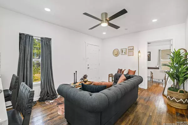 1634 Ridgewood Court, San Antonio, TX 78201