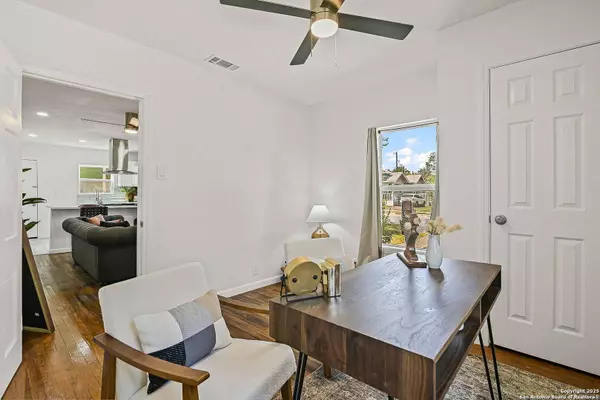 1634 Ridgewood Court, San Antonio, TX 78201