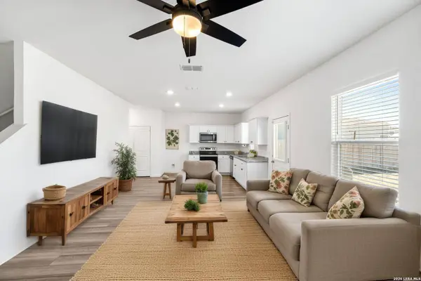 5639 PEARL MDW, Converse, TX 78109