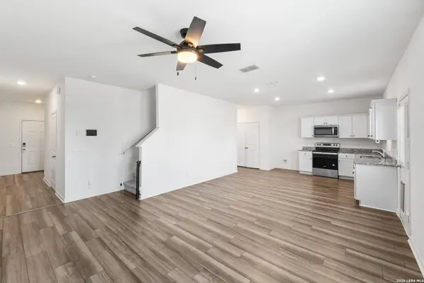 5639 PEARL MDW, Converse, TX 78109