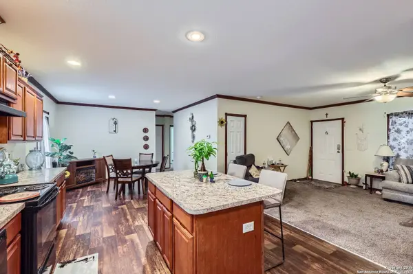 414 Bucks Circle, Converse, TX 78109