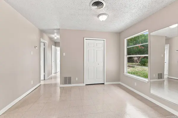 1807 Harness Ln, San Antonio, TX 78227