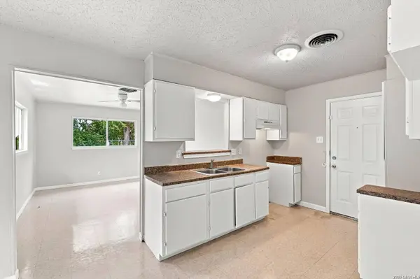 1807 Harness Ln, San Antonio, TX 78227