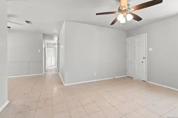 6291 APPLE VALLEY DR, San Antonio, TX 78242