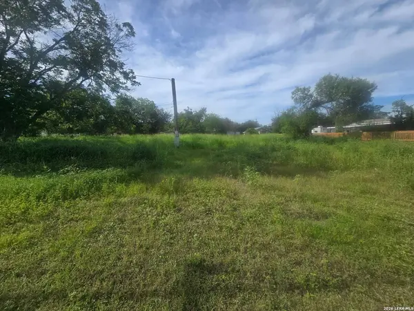 8107 DIXON RD, Somerset, TX 78069