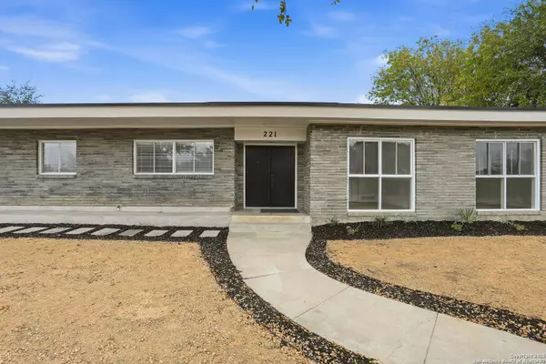 221 Shadywood Ln, San Antonio, TX 78216