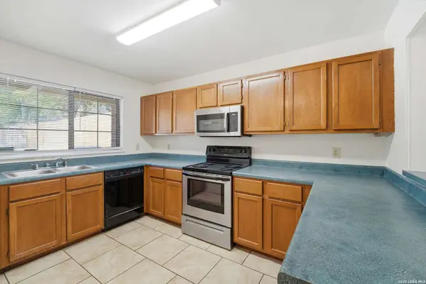 6102 Prince Charles, San Antonio, TX 78240