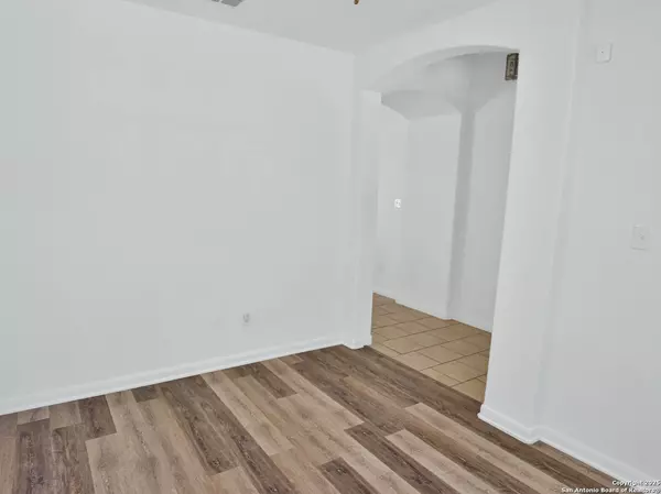 8443 Meadow Plains, San Antonio, TX 78254