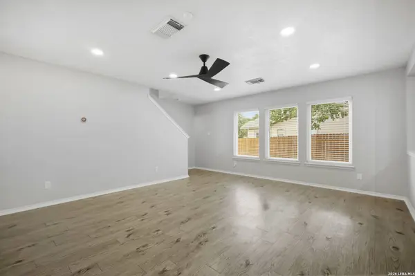 5 Sulfur Cyn, San Antonio, TX 78247