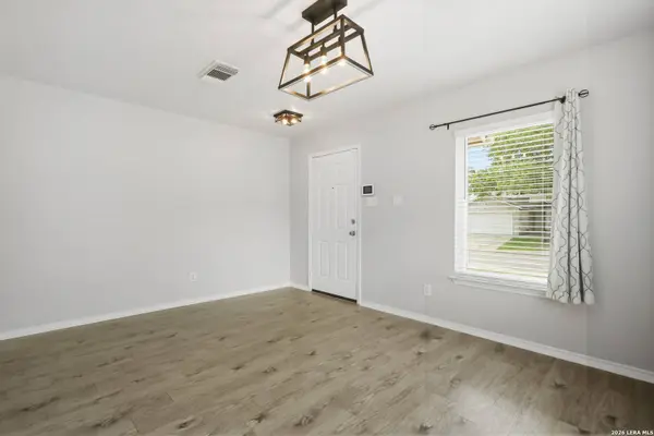 5 Sulfur Cyn, San Antonio, TX 78247