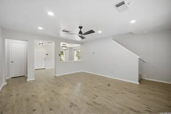 5 Sulfur Cyn, San Antonio, TX 78247