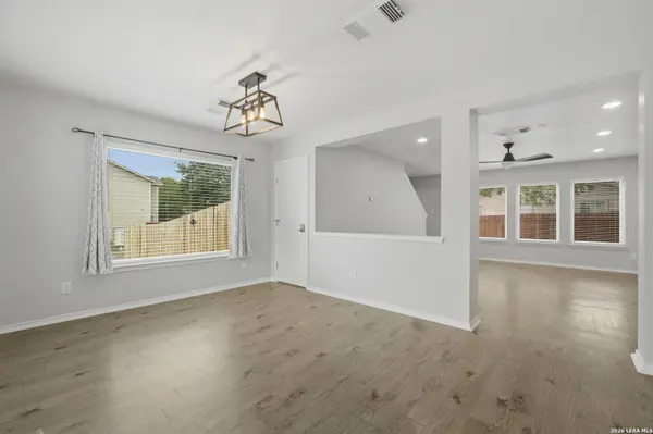 5 Sulfur Cyn, San Antonio, TX 78247