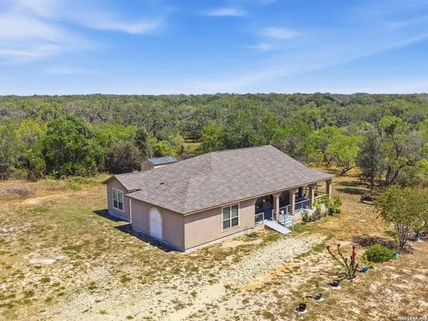 685 Clear Lake Loop, Poteet, TX 78065