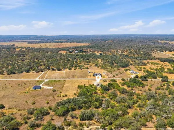685 Clear Lake Loop, Poteet, TX 78065