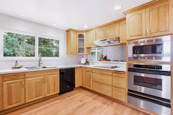 1060 Oakmont CT, Napa, CA 94559