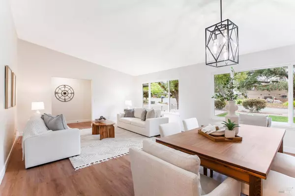 1060 Oakmont CT, Napa, CA 94559