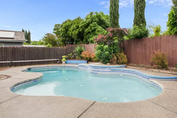 7704 Mcbeth WAY, Sacramento, CA 95828